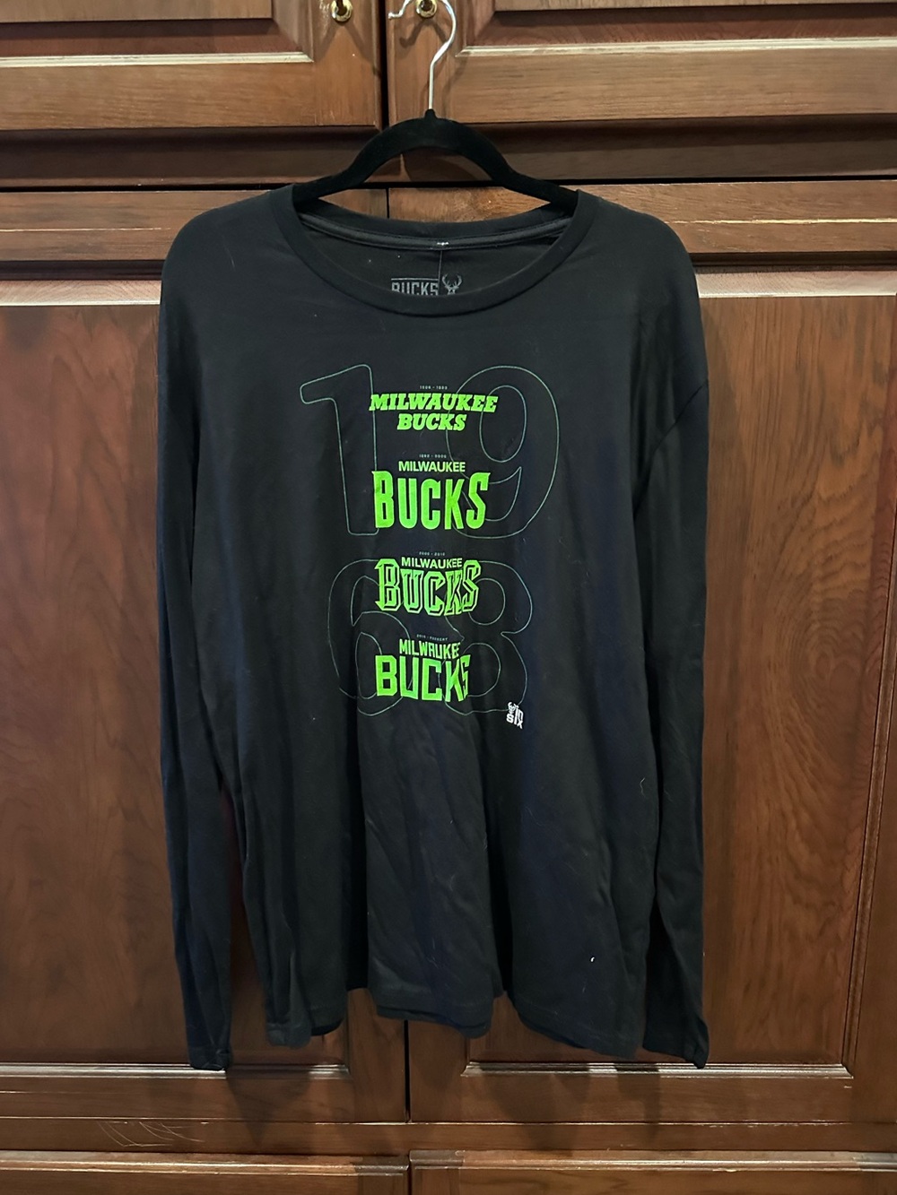 NWT Milwaukee Bucks tee sz XL